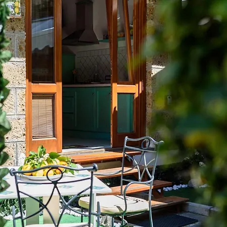 Sorrento Coast - With Garden For 9 Guests Piano di Sorrento