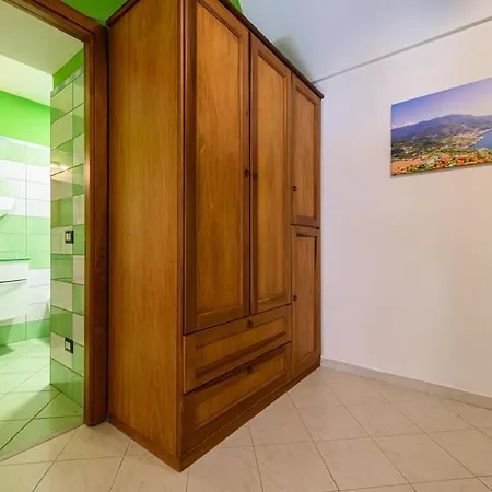דירה Sorrento Coast - With Garden For 9 Guests